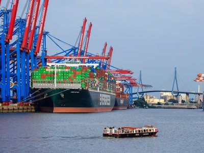 Konkurrenz im Hamburger Hafen steht vor finanzieller Herausforderung