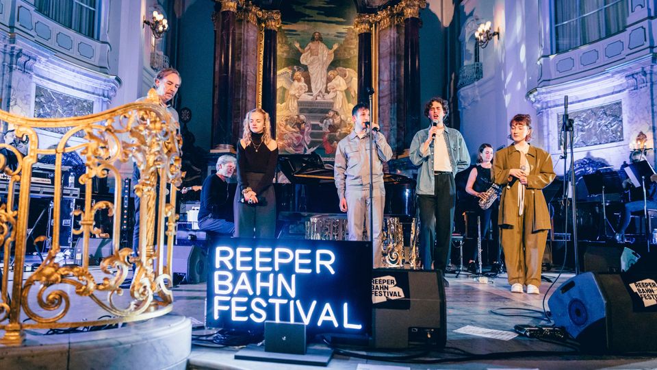 Titel: Moderatoren diskutieren aktuelle Trends und Erfahrungen auf dem Reeperbahn Festival