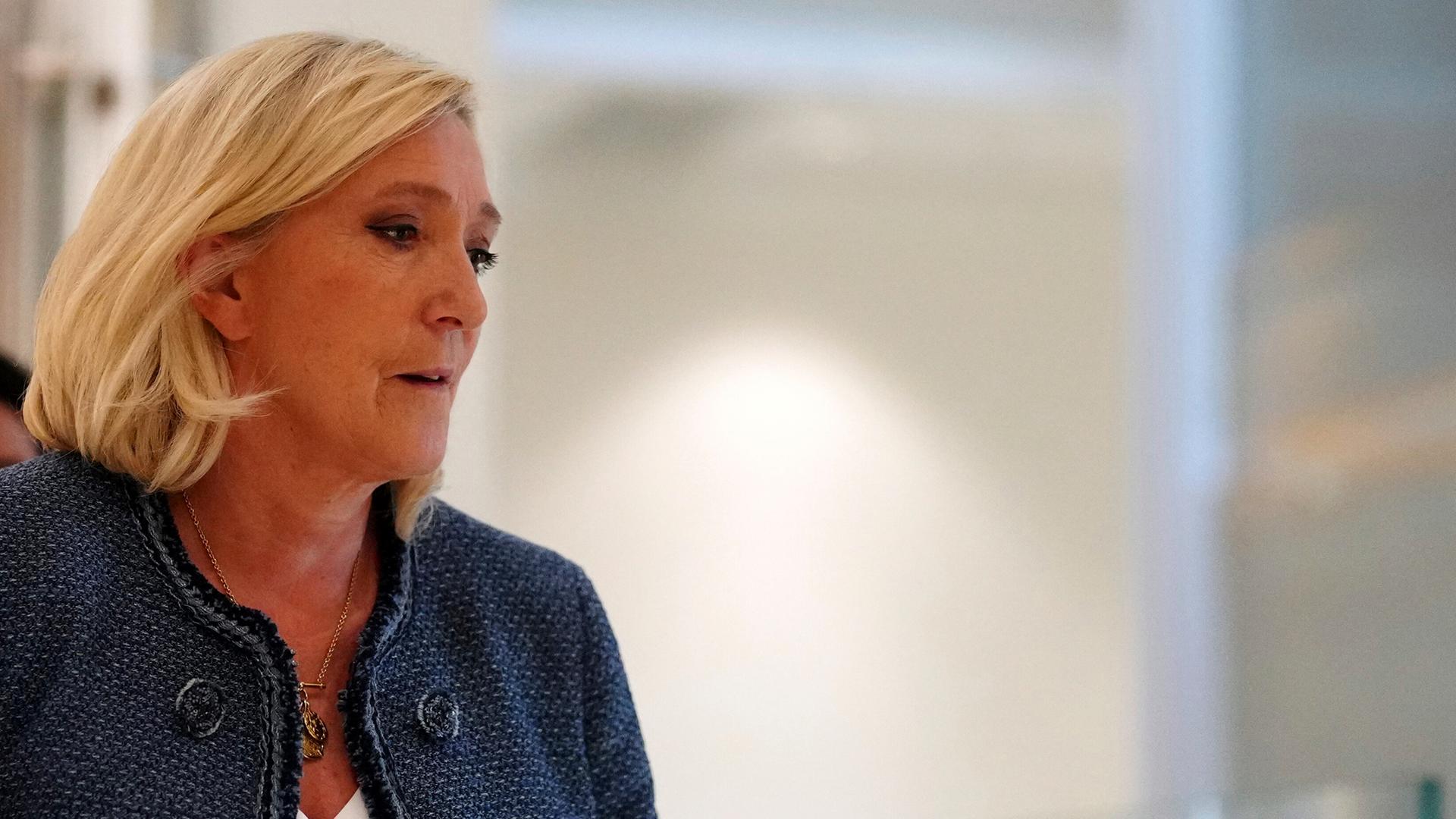 Wahlrechtsentzug für Marine Le Pen – Politisches Komplott oder faire Justiz?