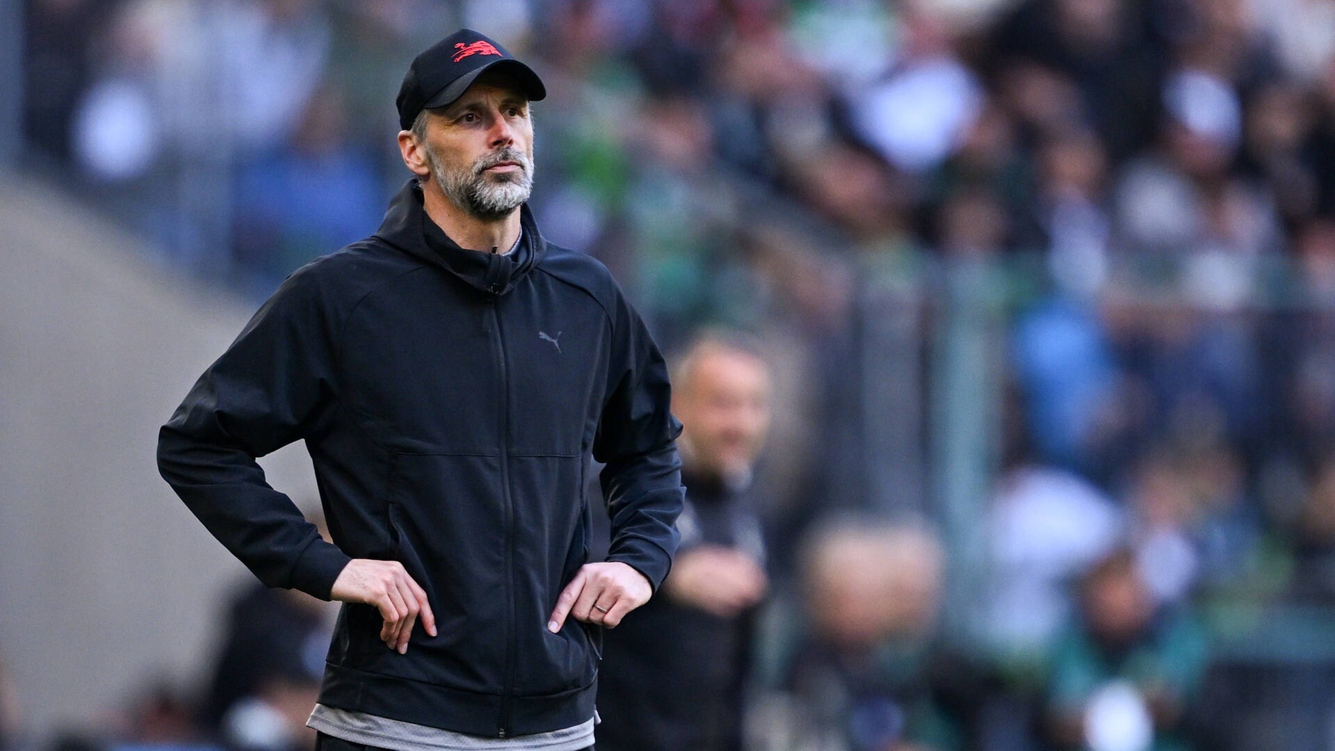 RB Leipzig kündigt den Vertrag von Trainer Marco Rose mit sofortiger Wirkung. Die Entscheidung wird als großer Fehler für das Vereinsmanagement angesehen, da Rose ein erfahrener und talentierter Coach war.
