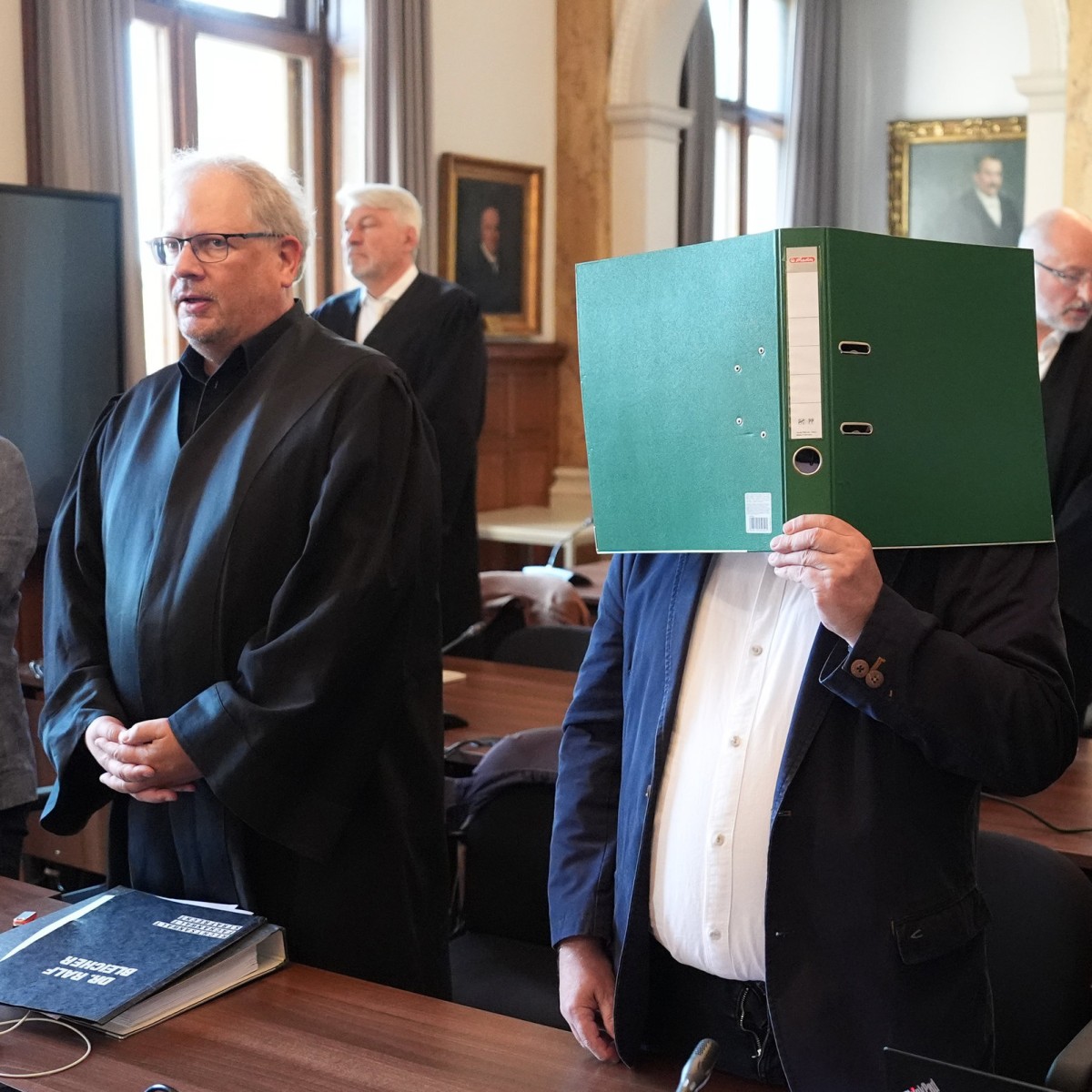 Haftstrafen für Schrott-Betrug bei Aurubis – Aufruhr vor Gericht