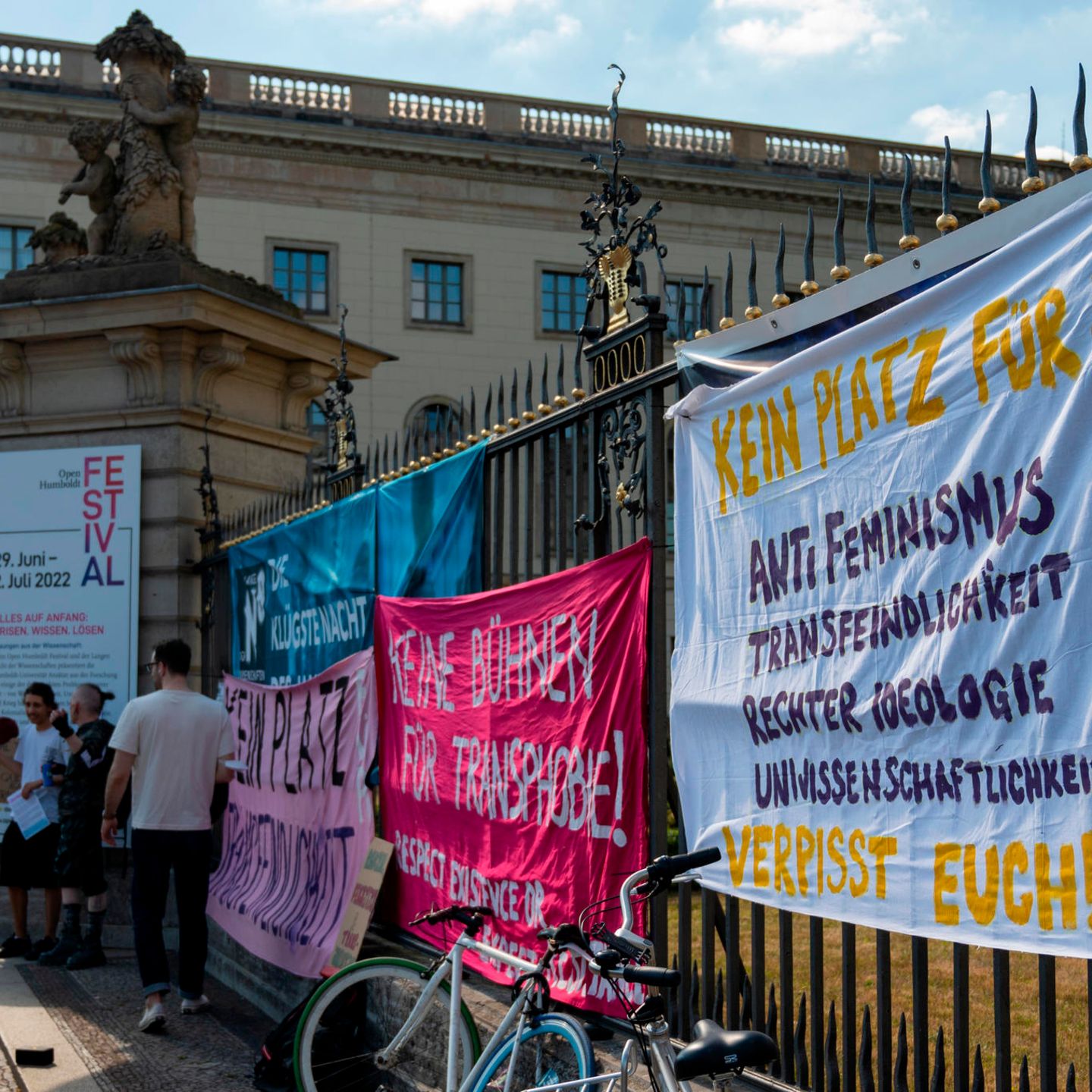 Cancel Culture in Deutschland: Exkurs zu Frauenwaggons, Schwimmbädern und Politik