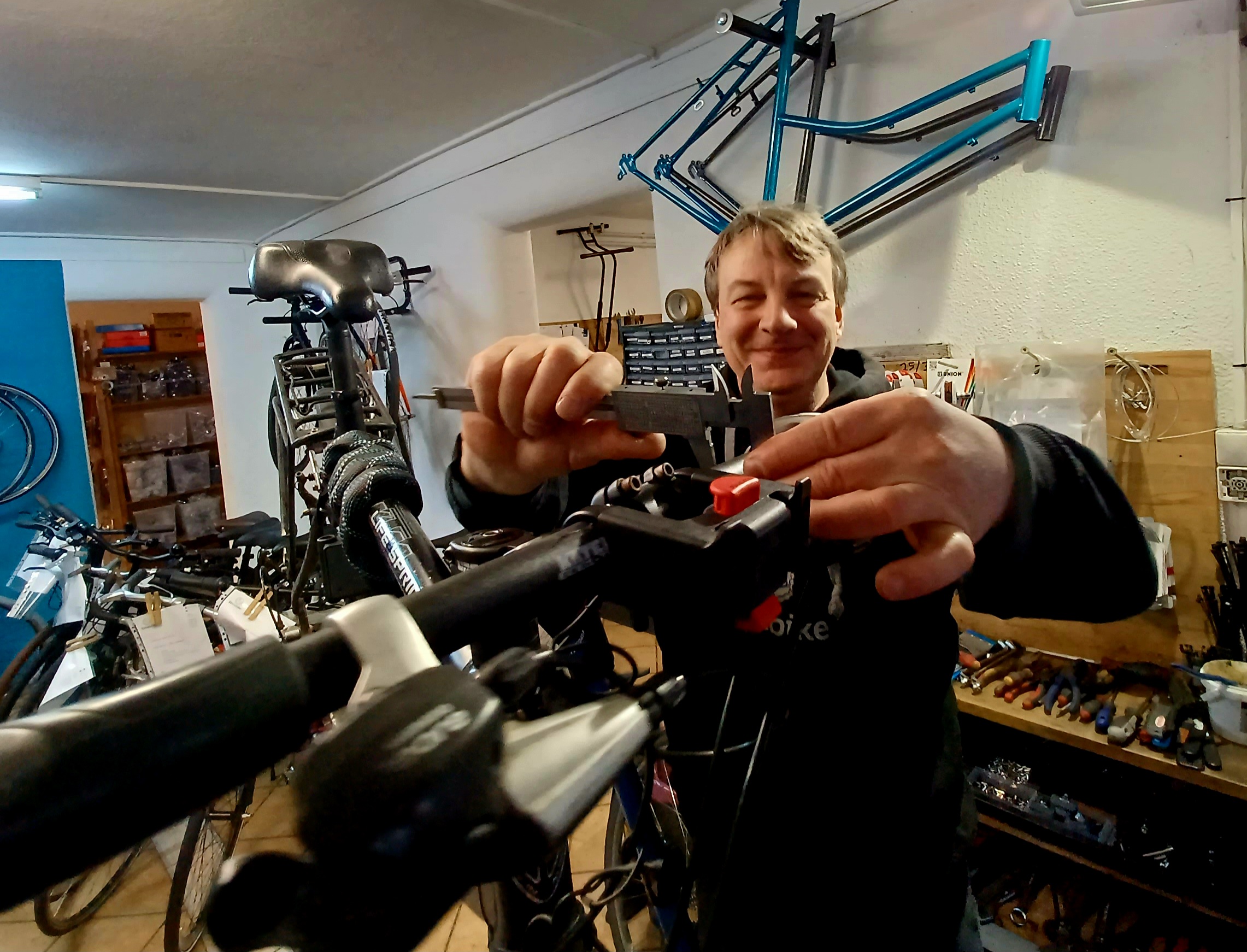Trendsetterin in Hamburg: Meisun Farhat verteilt exklusive Männeraccessoires