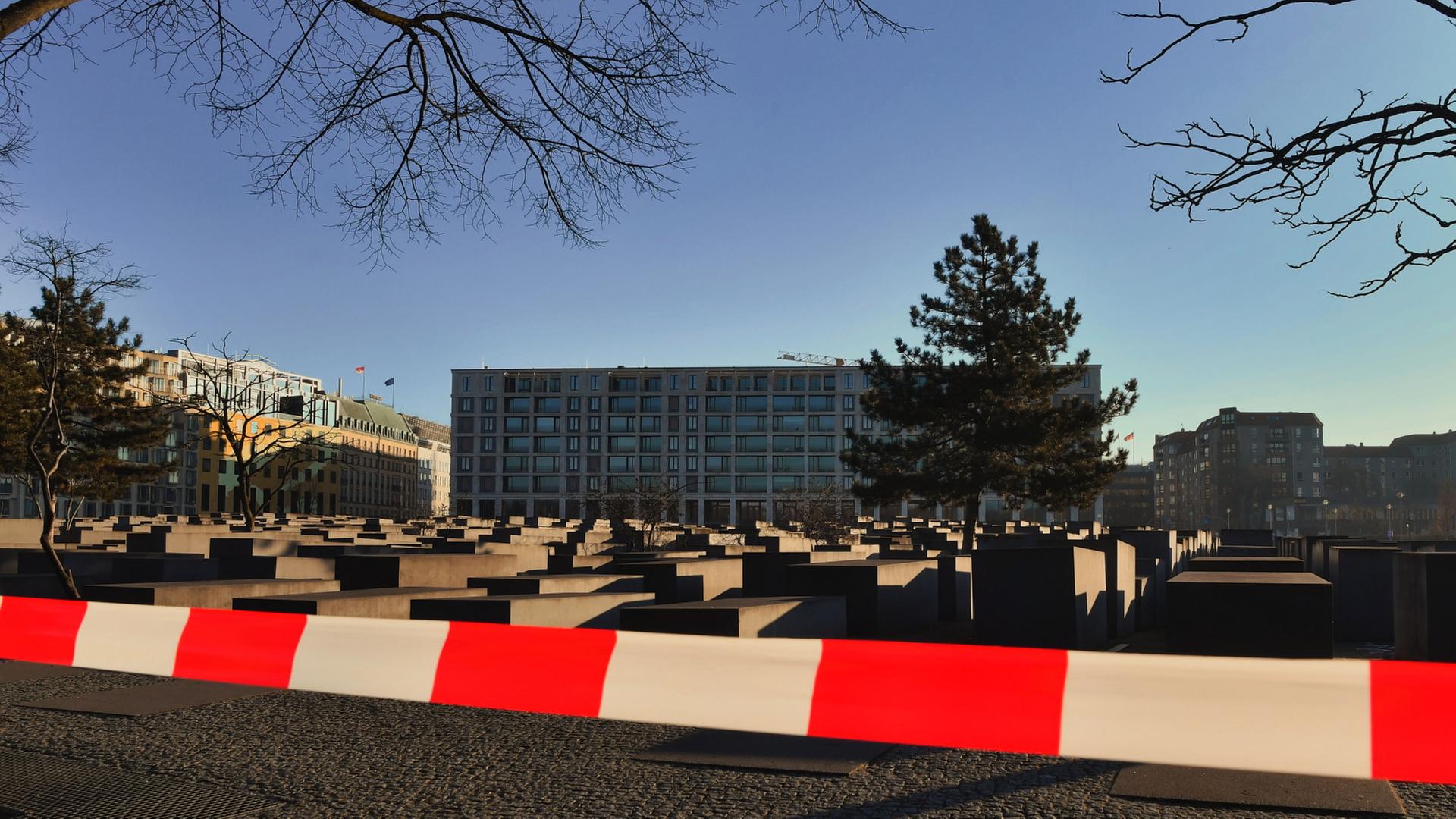 Ein Messerangriff in einer Flüchtlingsunterkunft in Eimsbüttel führte zu einem Verletzten und dem Einsatz von Spezialkräften. Der Angreifer wurde festgenommen.