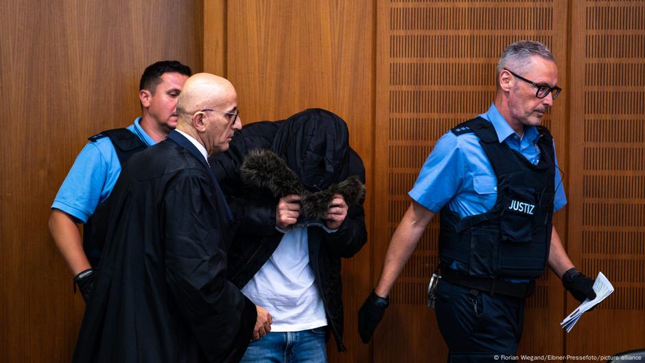 Syrischer Folterarzt in Deutschland verurteilt
