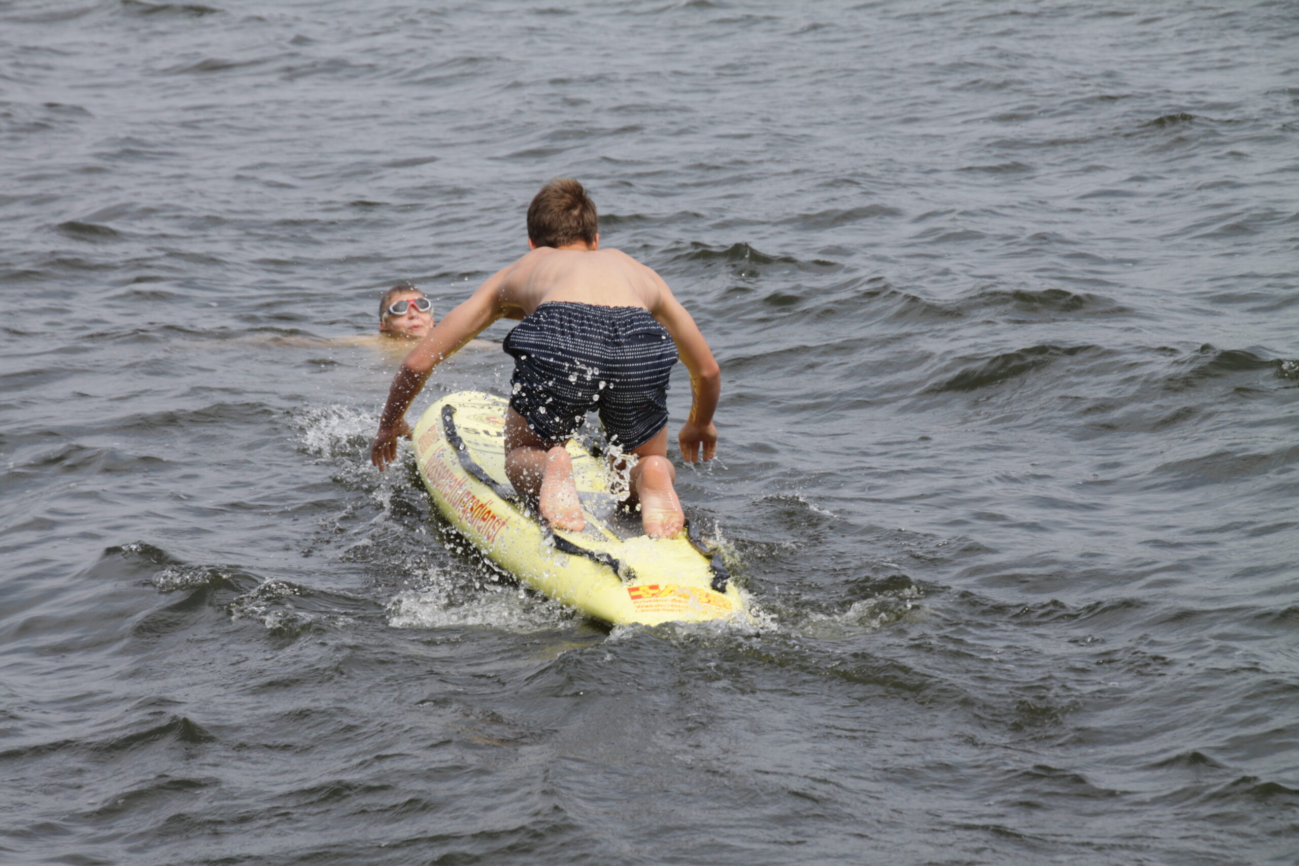 Surfbrett löst riesige Rettungsaktion aus