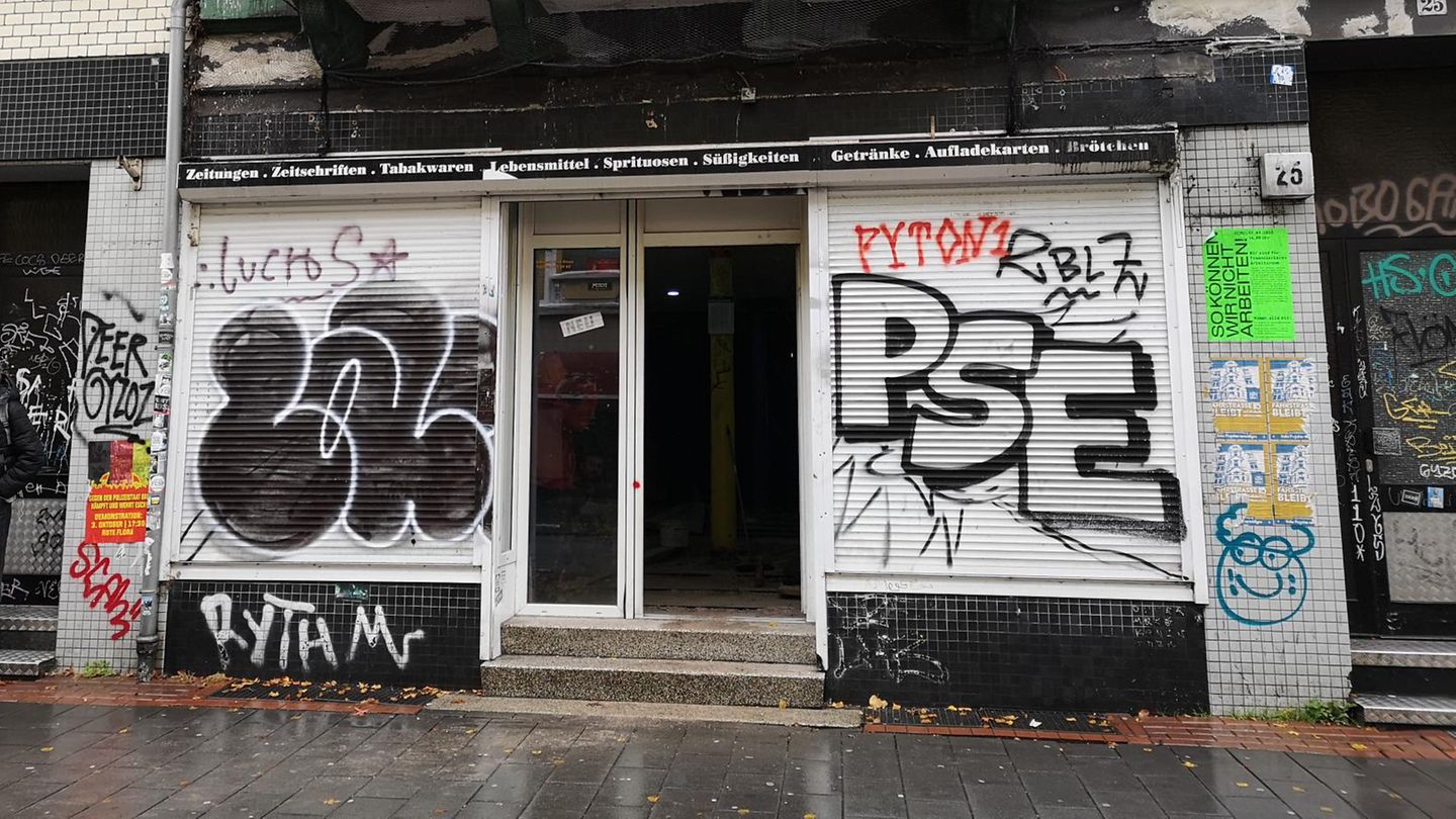 „Kiosk-Betreiber in Hamburg im Chaos: Verzweifelte Lage nach Sperrung der Straße“