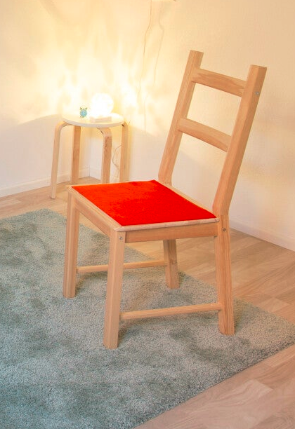 Der leere Stuhl als Symbol der Unterdrückung