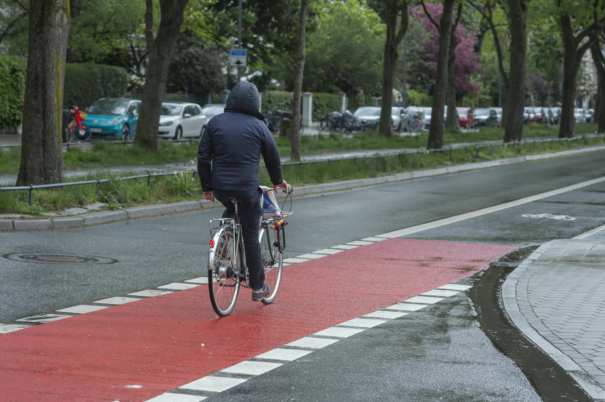 Brandgefährliche Strecken im Radverkehr: Ungezügelte Missachtung der Regeln in Hamburgs Bezirken