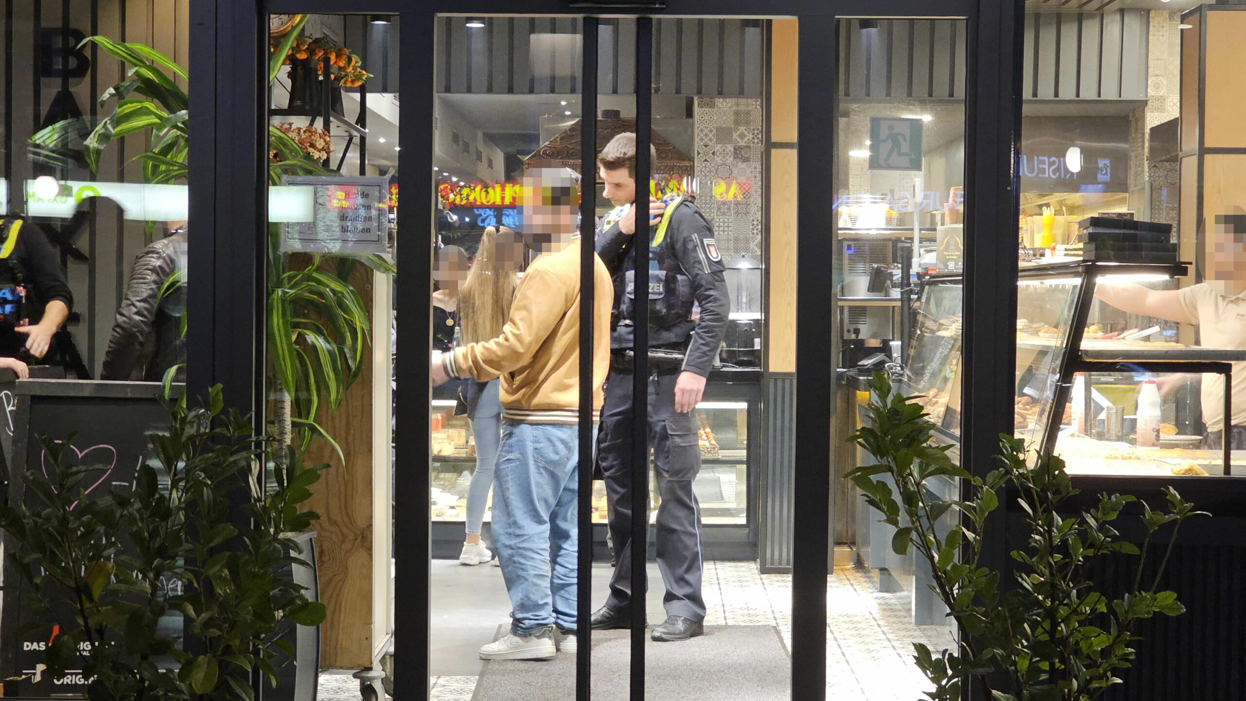 Katastrophe für das Café: Hamburgs Behörden verhängen unerwarteten Stopp