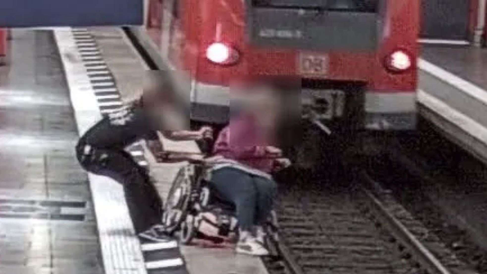 Katastrophe am S-Bahnhof Reinbek: Hilfskräfte retten verletzten Mann aus Gleisbett