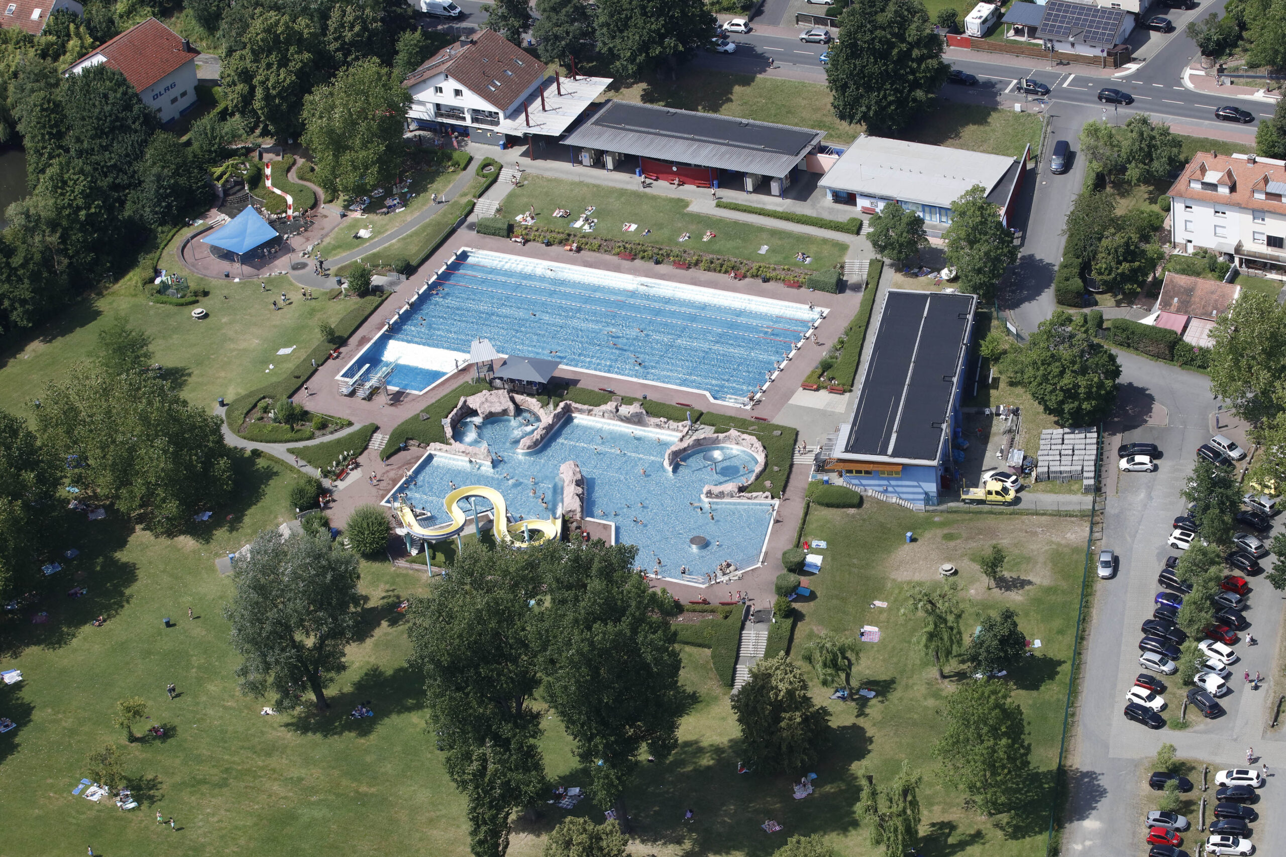 Sexuelle Übergriffe von Syrern im Freibad – Schreckliche Vorfälle und Versagen des Personals