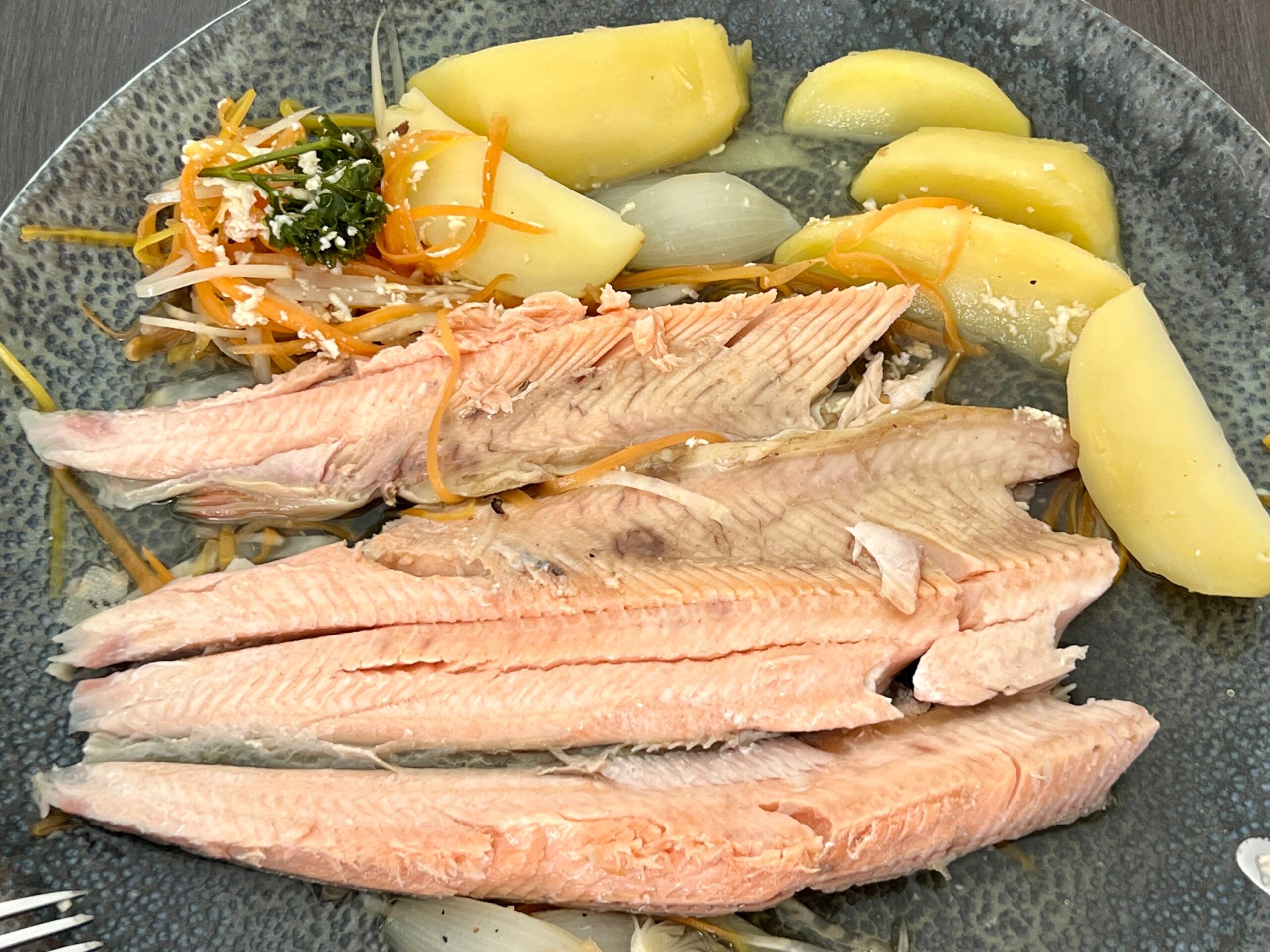 Wale im Wurzelsud – Ein Kochrezept für die Umweltkatastrophe?