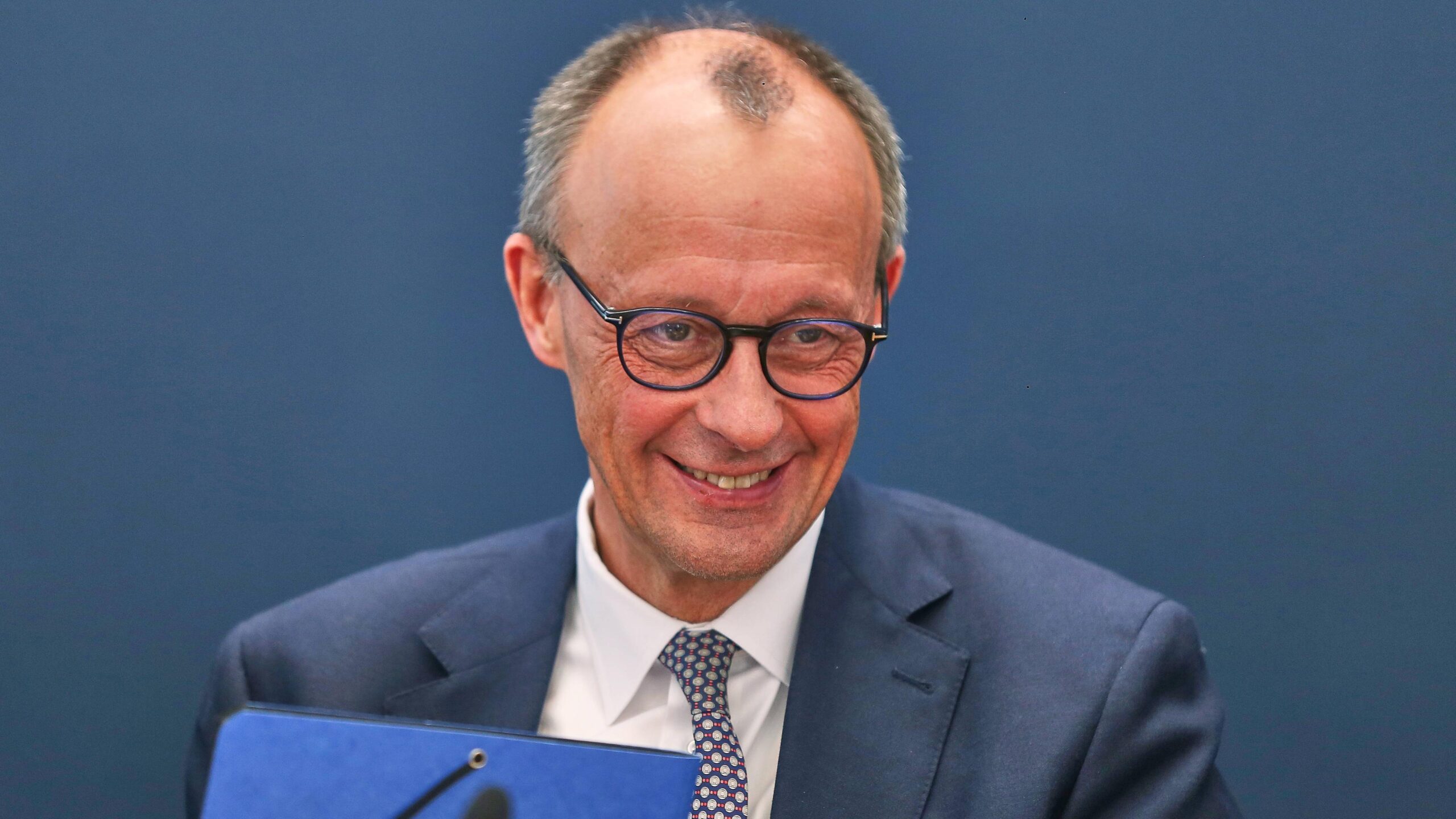 Bundesstiftung Gleichstellung: Mehr als die Hälfte der Mittel fließen in Personalverwaltung – Merz hat den Wirtschaftsabgrund ausgerufen