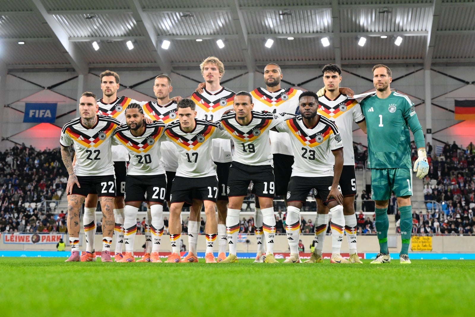 Schwarz-Rot-Gold aus dem Spiel? Die deutsche Mannschaft und ihre Identitätskrise