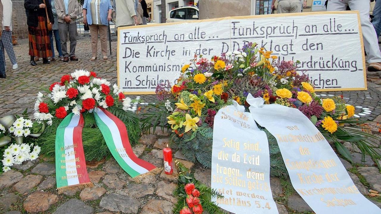 Der Brand von Zeitz: Wie ein Pfarrer die Repression der DDR widersetzte